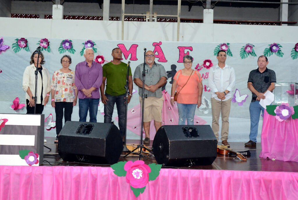 Prefeitura de Pardinho reúne centenas de mães em celebração do Dia das Mães no ginásio municipal