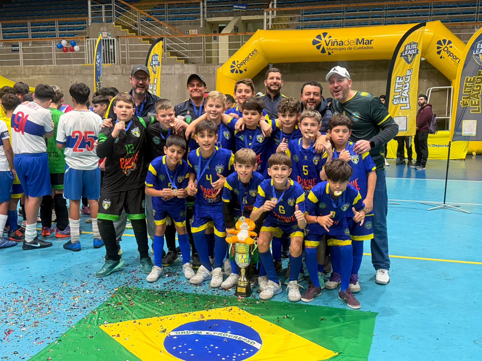 Projeto Bom de Bola leva oito atletas de Chopinzinho a tríplice título na Copa Internacional Kids, no Chile